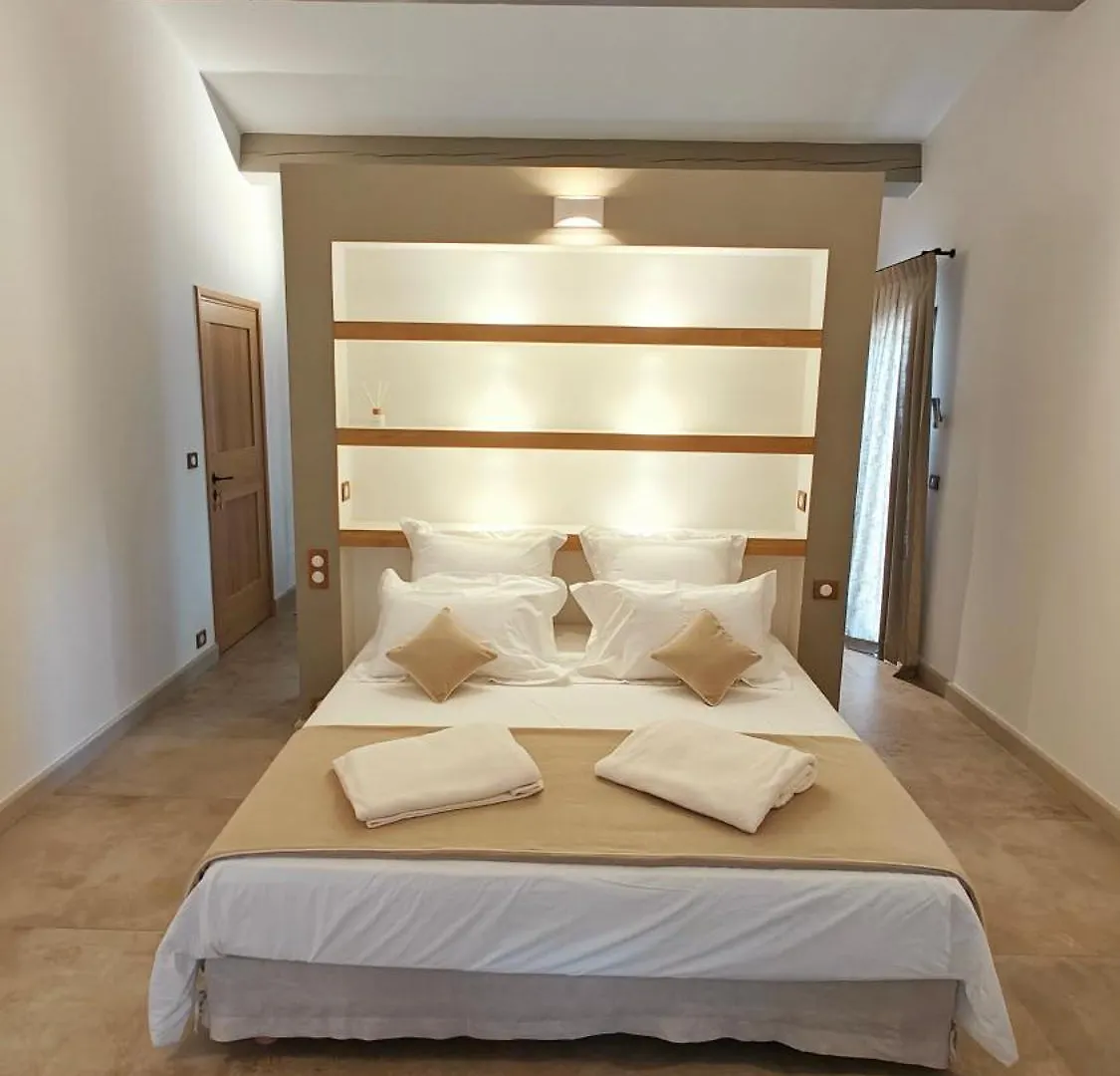 Mas Sourso Bed & Breakfast Eygalieres  0*, Eygalieres (Bouches-du-Rhone) France
